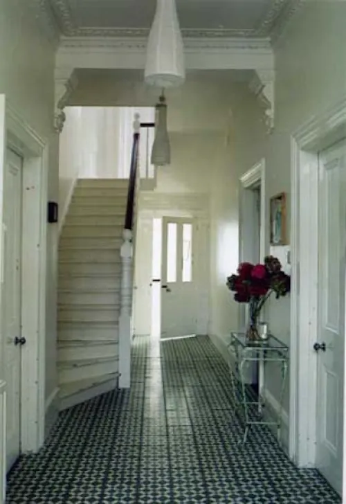 Hove apartment, B1318