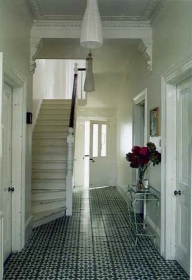 Entrance hall at Hove apartment, B1318 (photo 1)