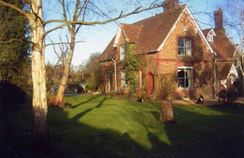 Little Gaddesden country house, B1336 (photo 1)