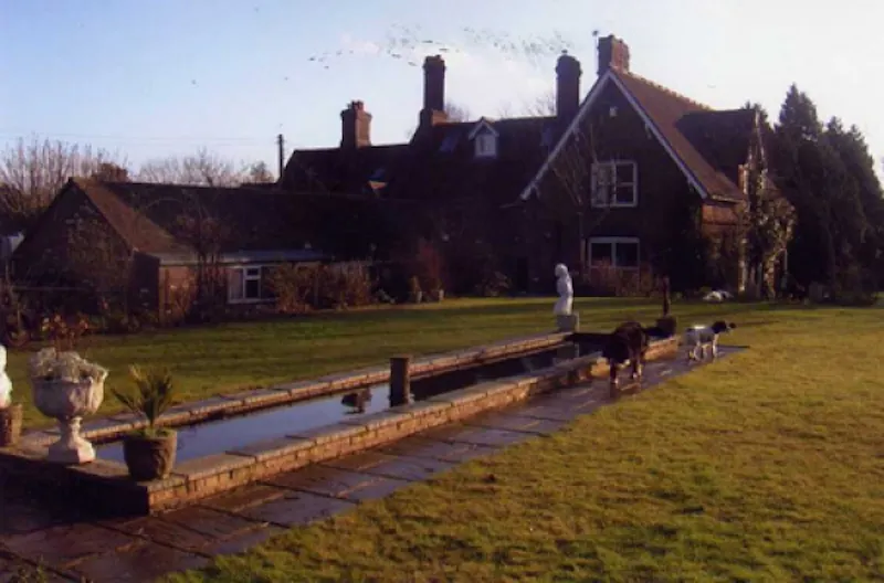 Garden at Little Gaddesden country house, B1336 (photo 2)