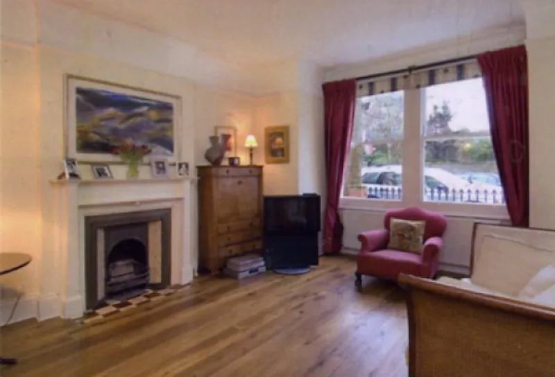Fireplace at Fulham family house, B1450 (photo 3)