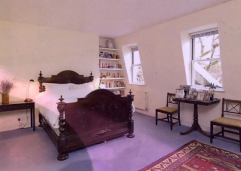 Bedroom at Fulham family house, B1450 (photo 5)