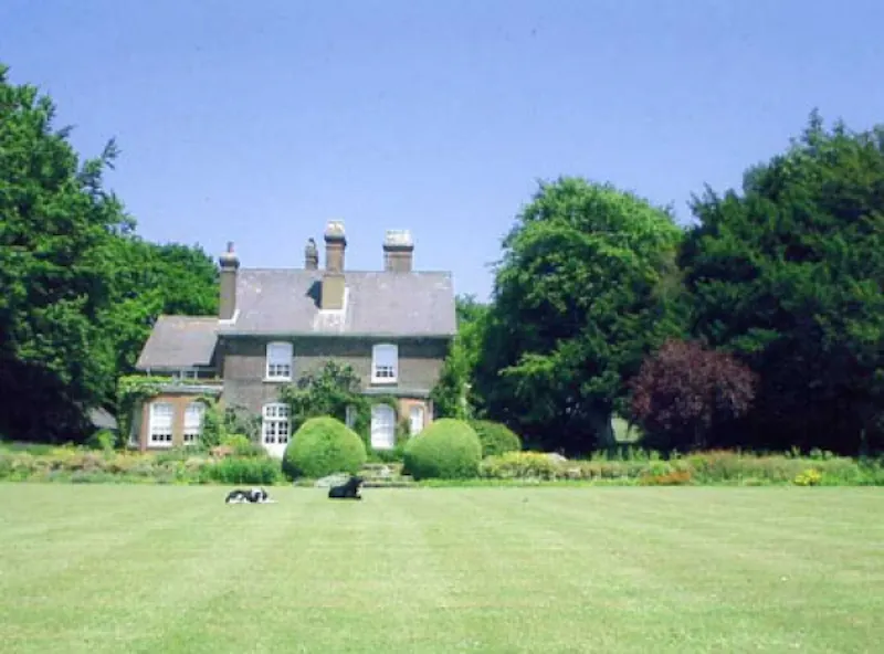 Garden at Tring country house, D1572 (photo 7)