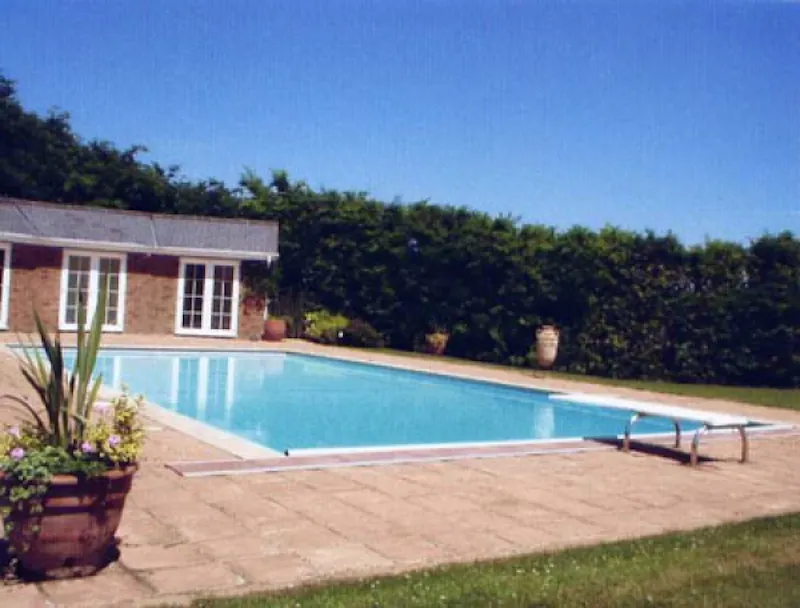 Swimming pool - outdoor at Tring country house, D1572 (photo 8)