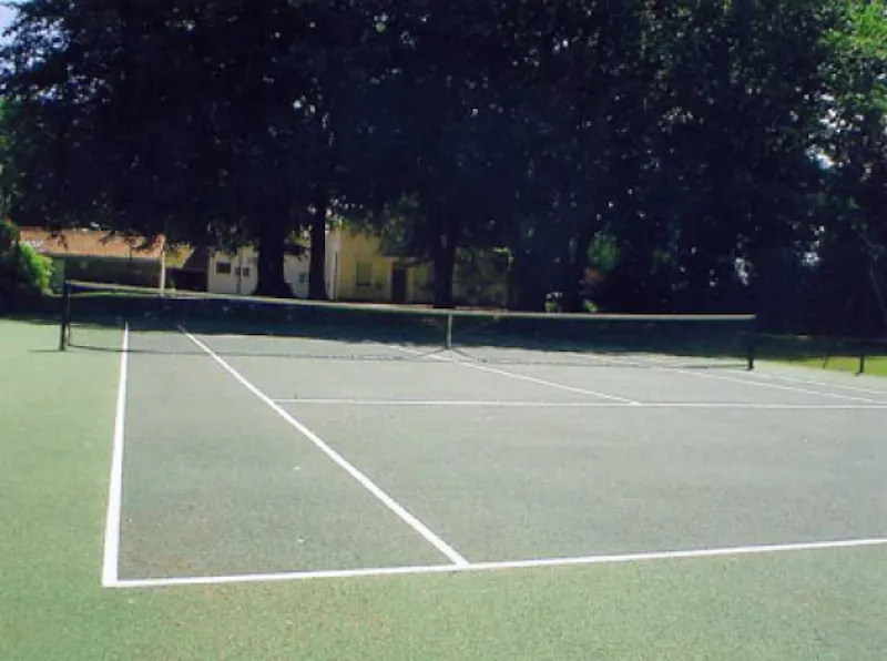 Tennis court at Tring country house, D1572 (photo 9)