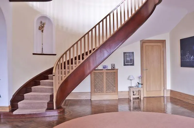 Staircase at Large Kingston house, D1648 (photo 2)