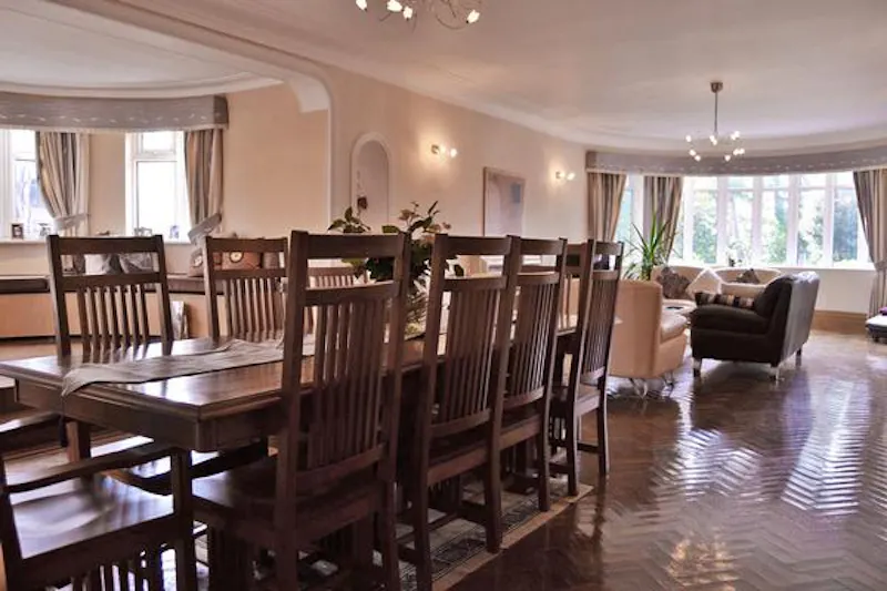 Dining room at Large Kingston house, D1648 (photo 6)