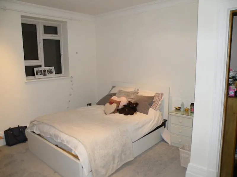 Bedroom at Large Kingston house, D1648 (photo 34)