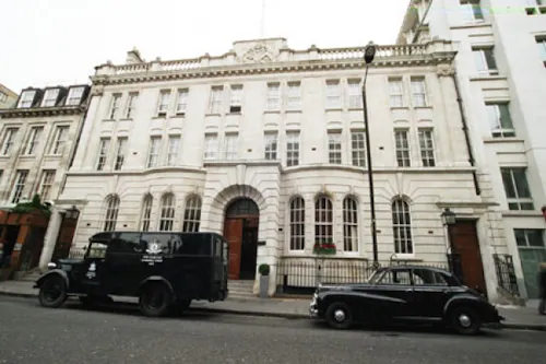 Central London hotel, R687