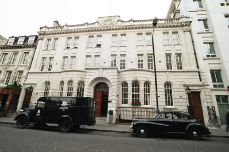 Central London hotel, R687 (photo 2)