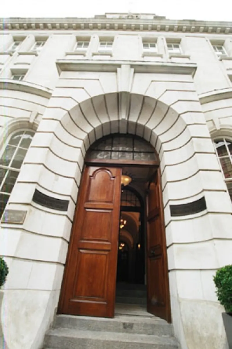 Central London hotel, R687 (photo 3)