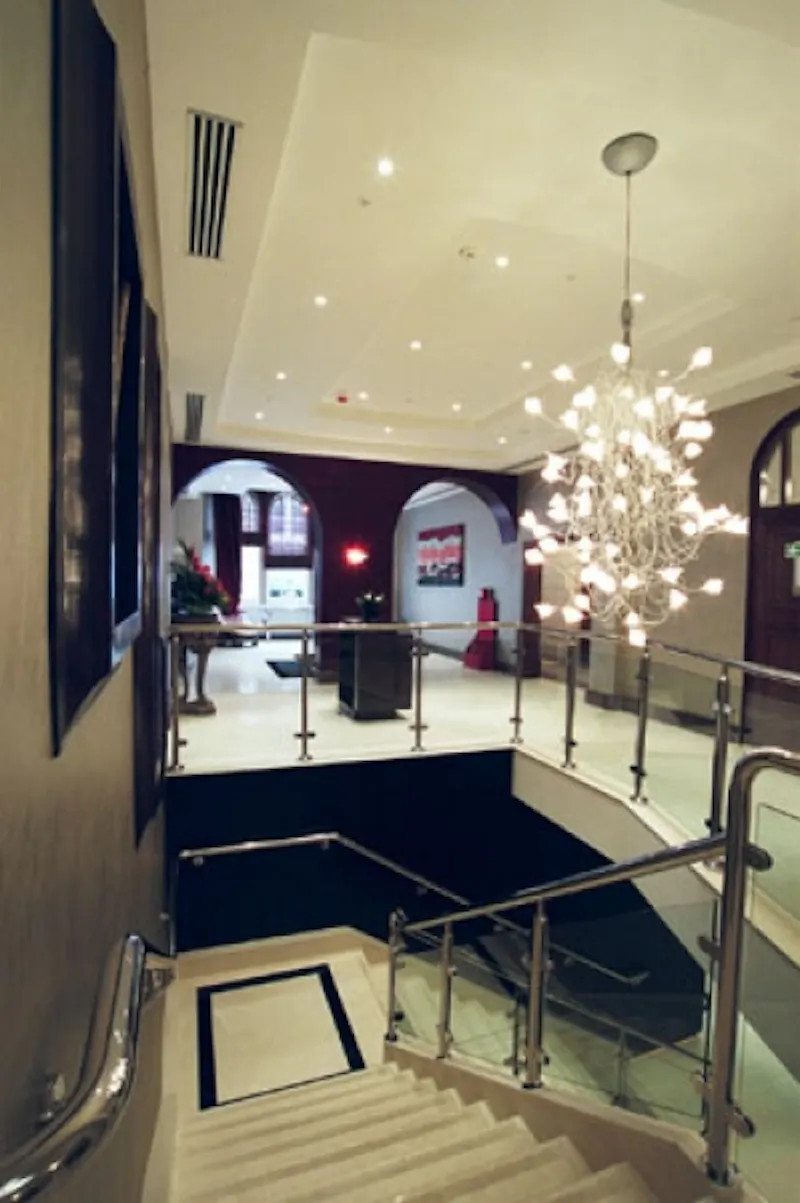 Central London hotel, R687 (photo 21)
