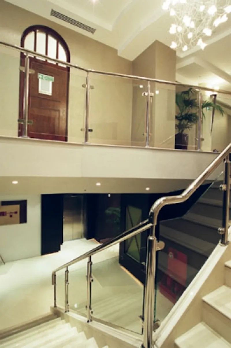 Central London hotel, R687 (photo 20)