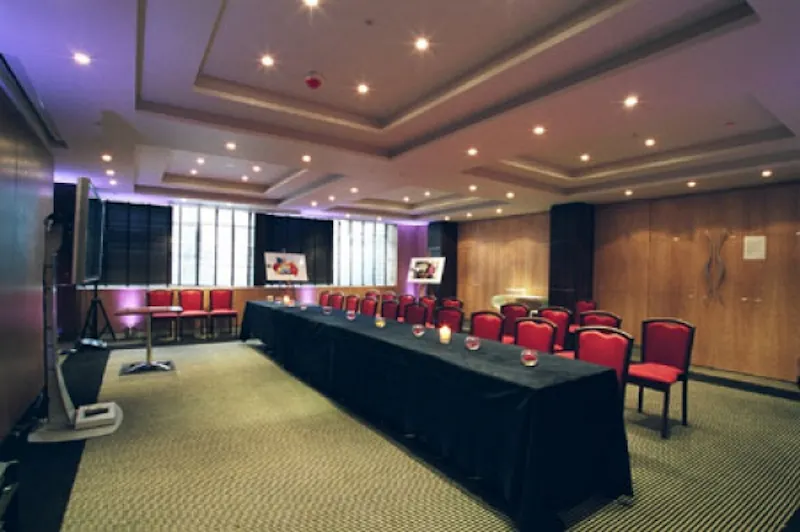 Central London hotel, R687 (photo 16)