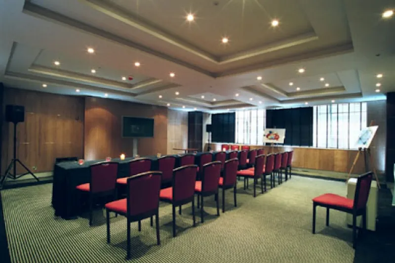 Central London hotel, R687 (photo 17)