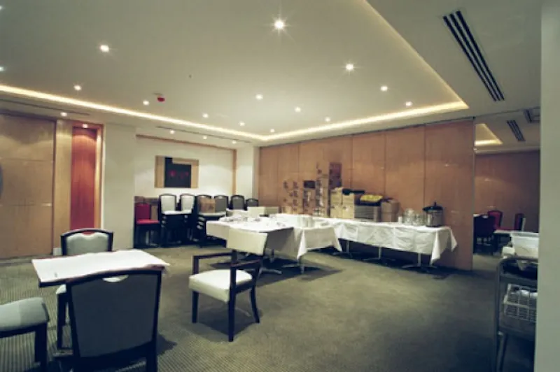 Central London hotel, R687 (photo 18)