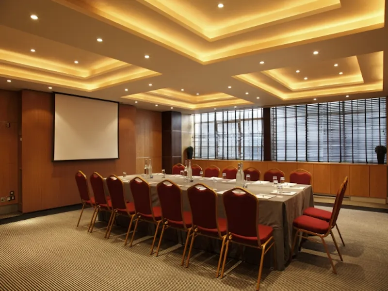 Central London hotel, R687 (photo 14)