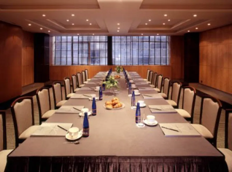 Boardroom at Central London hotel, R687 (photo 19)
