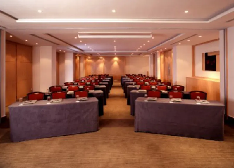 Central London hotel, R687 (photo 13)