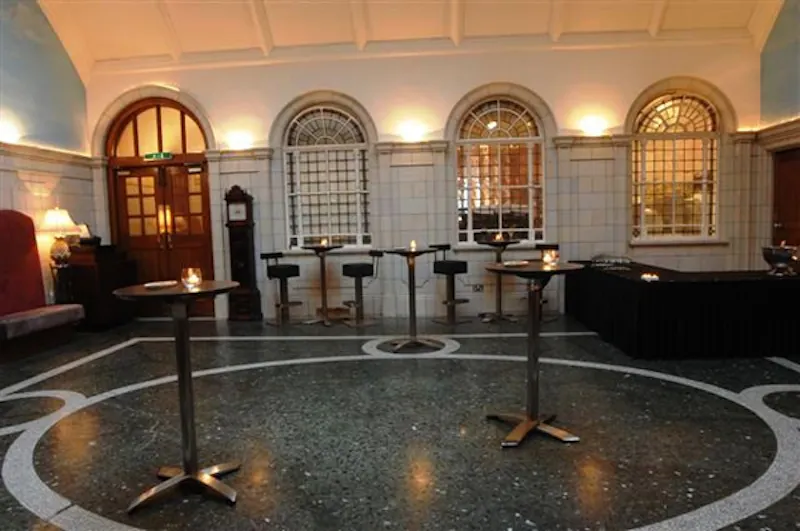 Central London hotel, R687 (photo 8)
