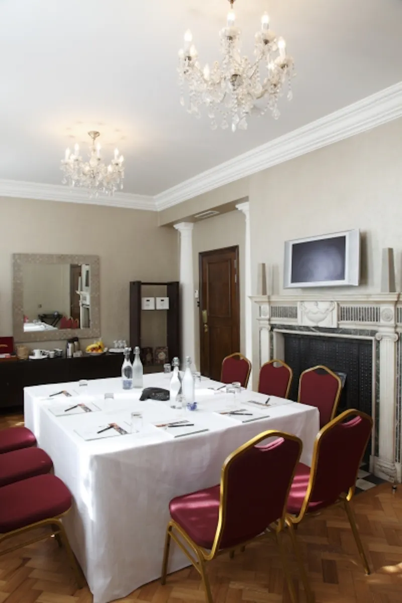 Central London hotel, R687 (photo 26)