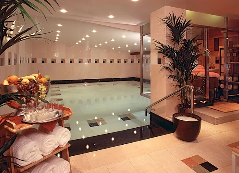Gym at Central London hotel, R687 (photo 32)