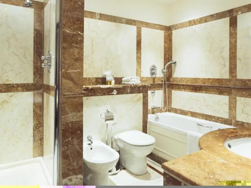 Central London hotel, R687 (photo 39)