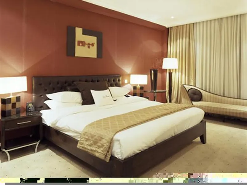Central London hotel, R687 (photo 40)
