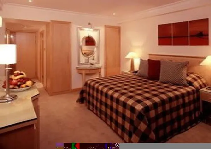 Central London hotel, R687 (photo 42)