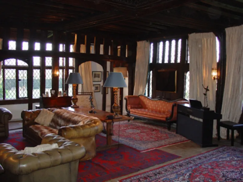 Suffolk moated Tudor hall house, M257 (photo 4)