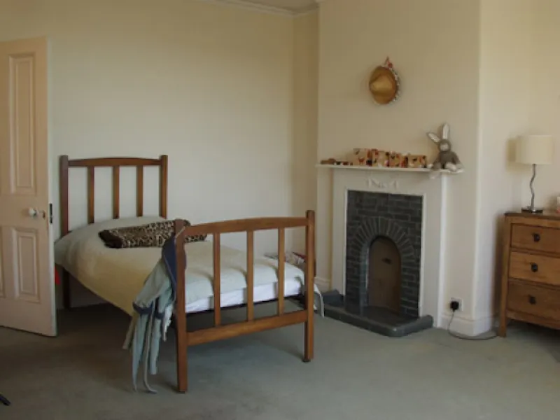 Bedroom at Strete country house, D1872 (photo 17)