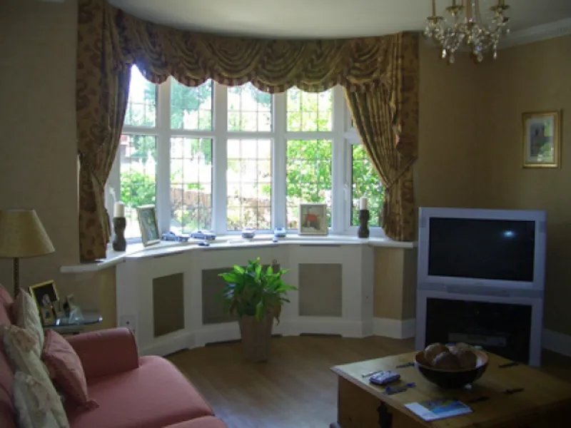 Living Room at Epsom pool house, D1883 (photo 3)