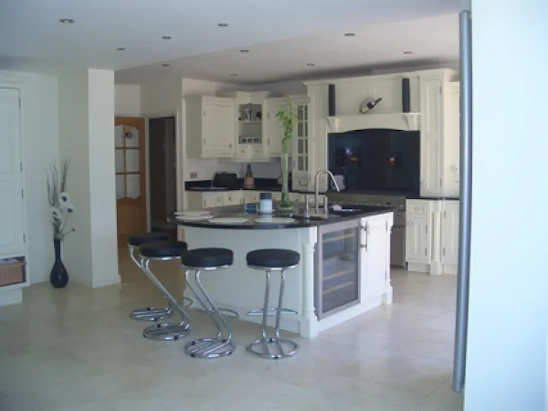 Kitchen at Epsom pool house, D1883 (photo 4)