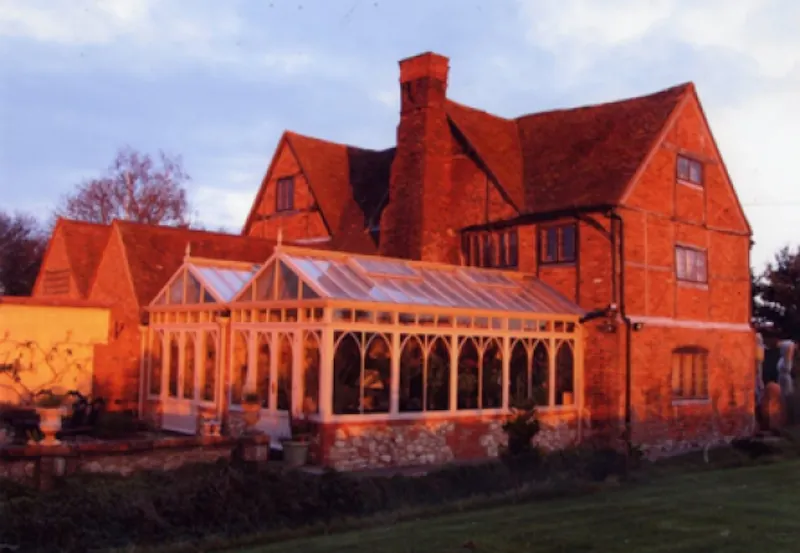 Conservatory at Timber framed Aylesbury house, M256 (photo 3)