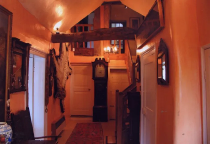 Entrance hall at Timber framed Aylesbury house, M256 (photo 6)