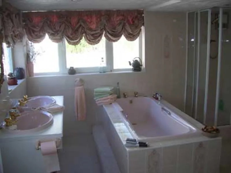Bathroom at Shoreham-by-Sea house, D1890 (photo 9)