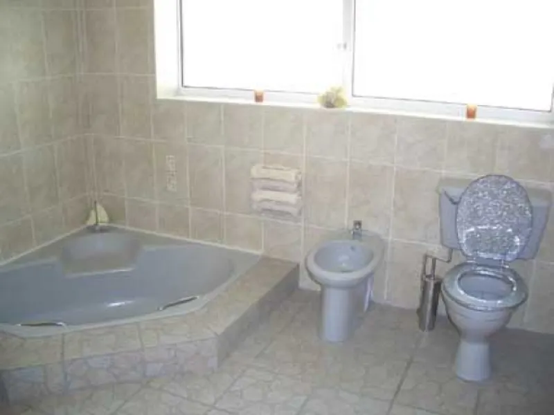 Bathroom at Shoreham-by-Sea house, D1890 (photo 10)