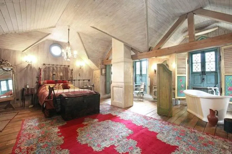 Bedroom - main at Gaudi-inspired Reading house, D1892 (photo 14)