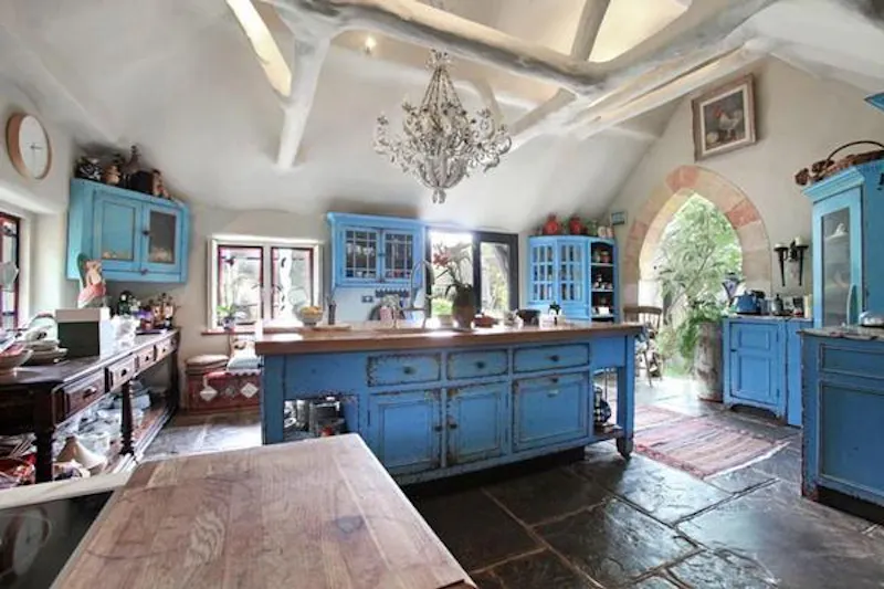 Kitchen at Gaudi-inspired Reading house, D1892 (photo 6)