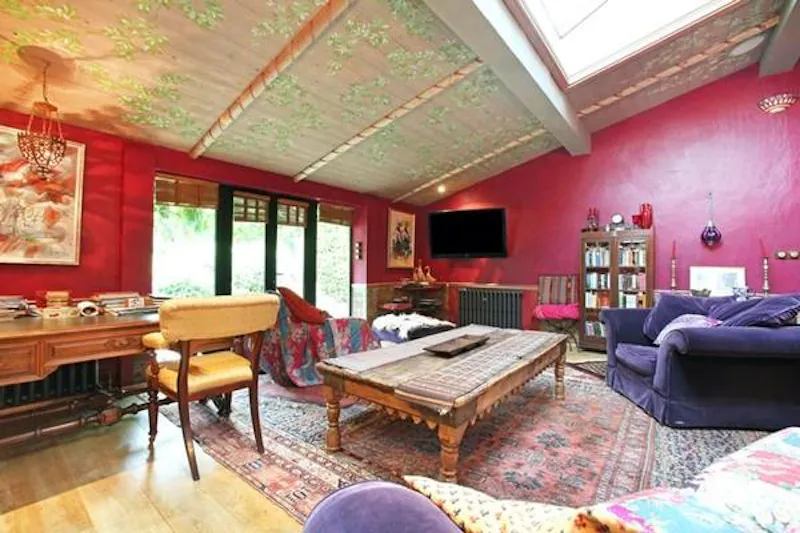 Living Room at Gaudi-inspired Reading house, D1892 (photo 11)