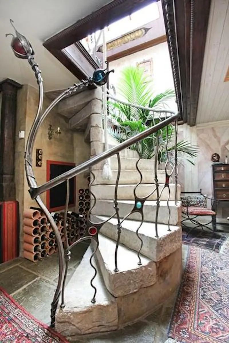 Staircase at Gaudi-inspired Reading house, D1892 (photo 15)