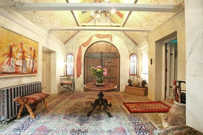 Gaudi-inspired Reading house, D1892 (photo 16)