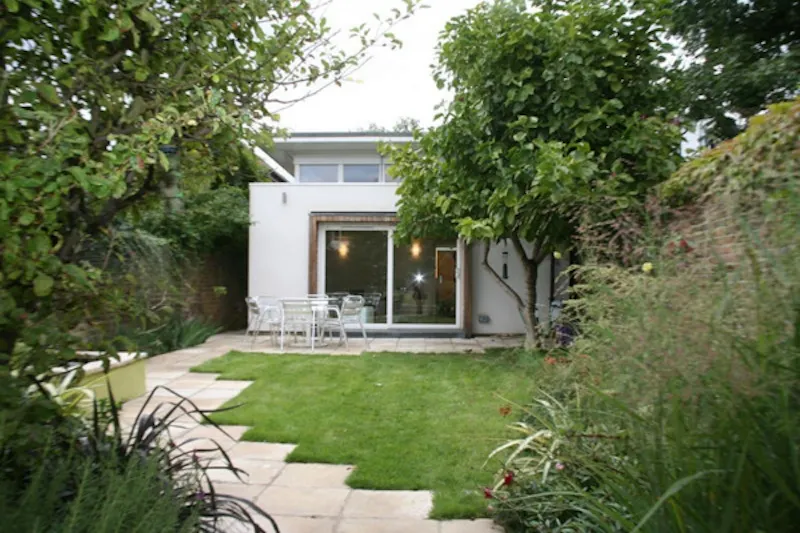 Modern Twickenham house, D1898 (photo 7)