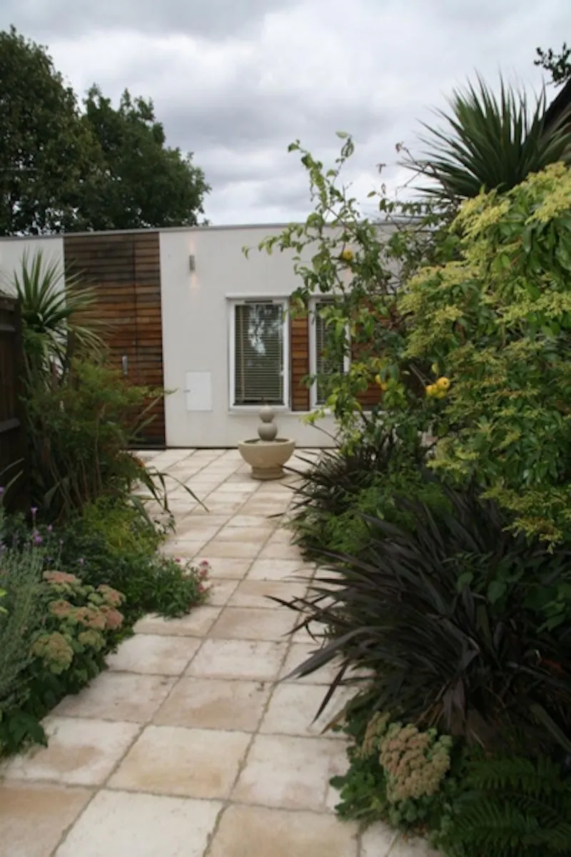 Modern Twickenham house, D1898 (photo 9)
