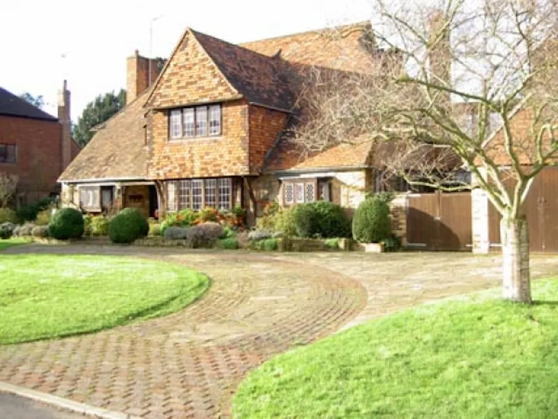 Driveway at Twickenham Arts & Crafts house, D1914 (photo 8)