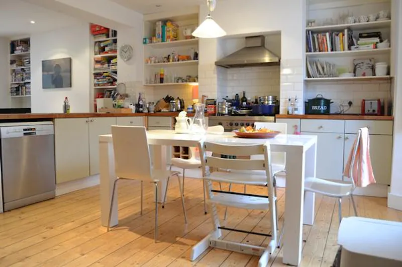 Dining room at Family home in Victoria Park, B1426 (photo 3)