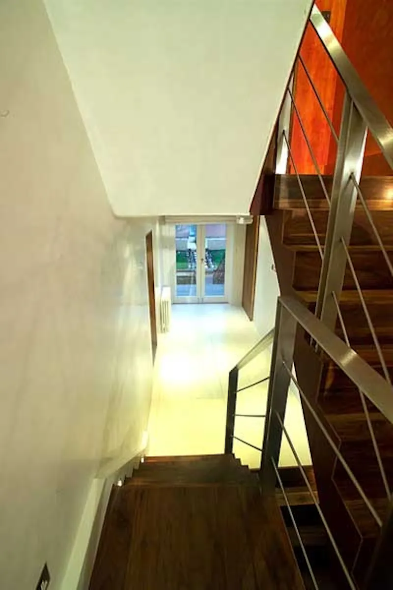 Entrance hall at Colourful East Dulwich apartment, F870 (photo 13)