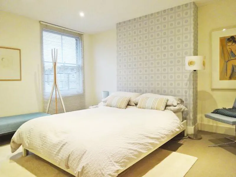 Bedroom at Terraced Clapham townhouse , B1432 (photo 13)