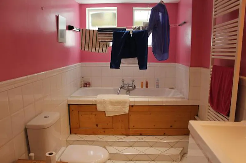 Bathroom at Ground floor flat in Thornton Heath, F868 (photo 22)