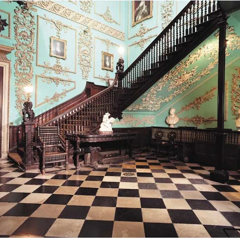 Entrance hall at Remarkable castle in Exeter, G266 (photo 9)